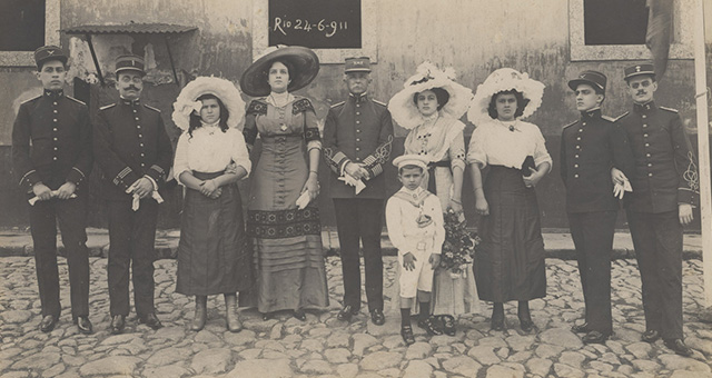 Ao centro, Joaquim Ignacio; Leônidas Cardoso (o segundo, da direita para a esquerda), 1911